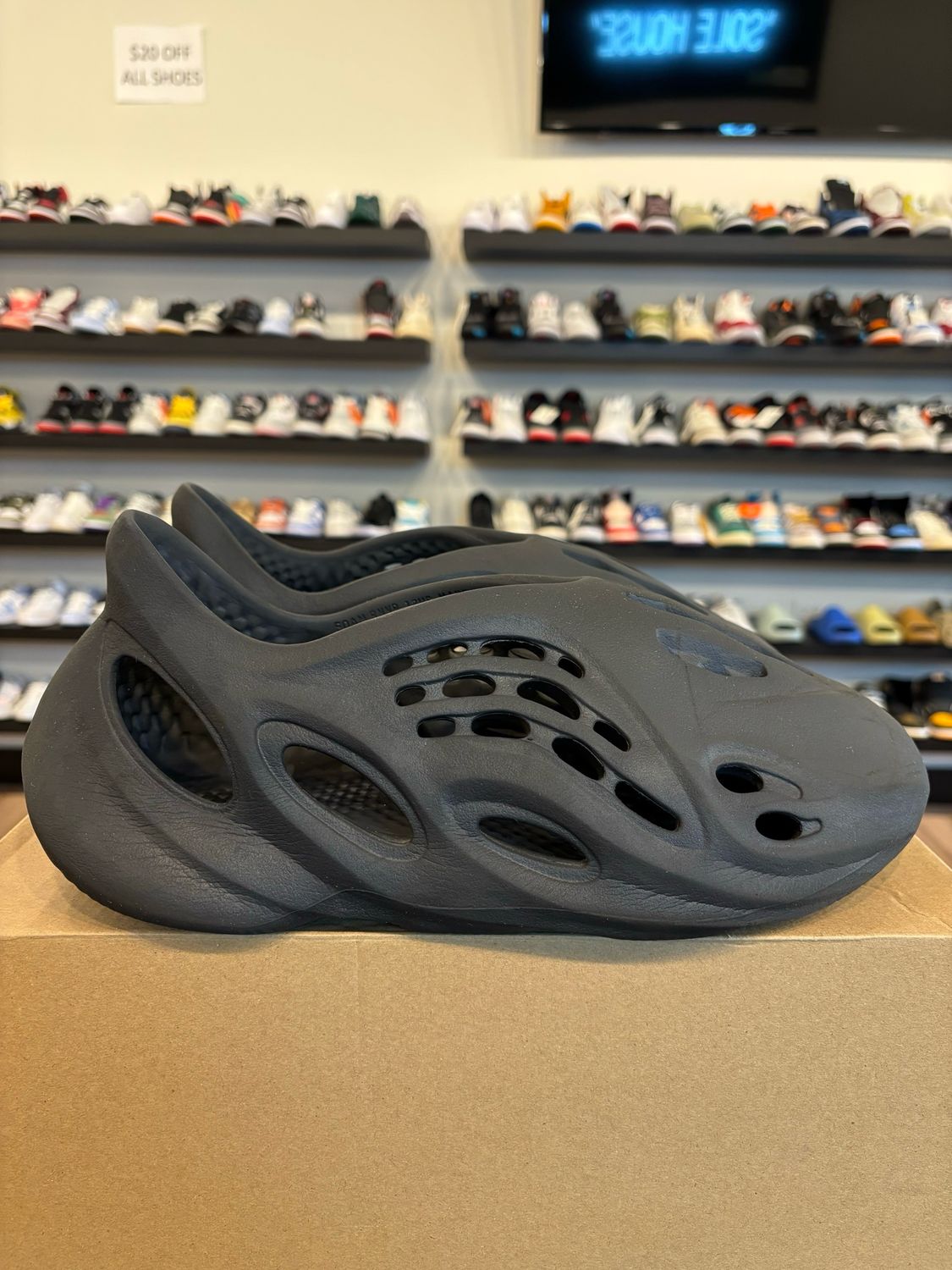 Yeezy Foam Rnnr Onyx Size 12 Pre-Owned