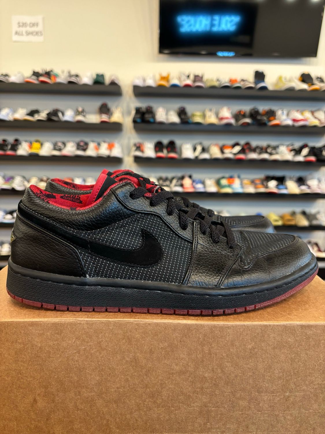 Jordan 1 Low Black Metallic Silver Size 10 Pre-Owned (No Box)