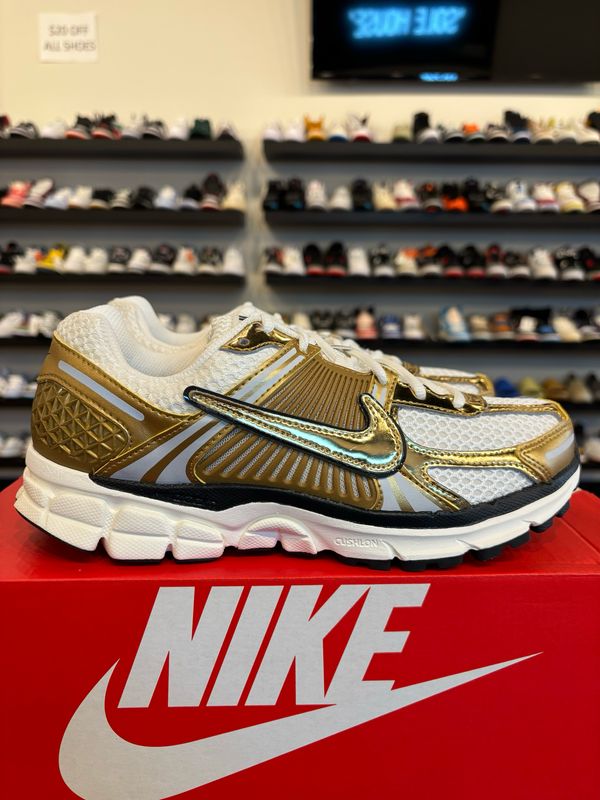 Nike Vomero 5 Metallic Gold Size 7.5 (9W) Brand New