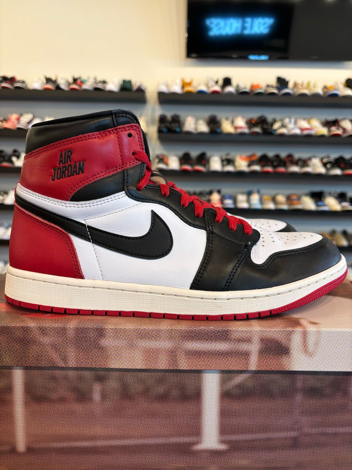 Jordan 1 Reimagined Black Toe Size 11.5 Pre-Owned