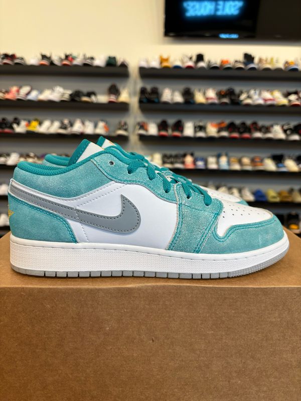 Jordan 1 Low Emerald Size 6.5Y (8W) Brand New (No Box)