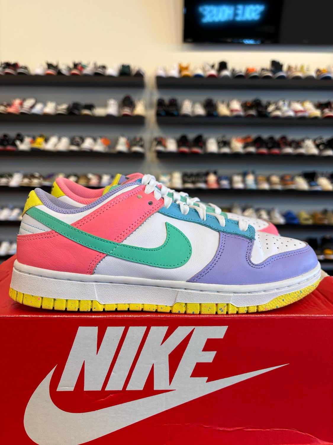 Nike Dunk Low Easter Candy Size 6Y (7.5W) Pre-Owned