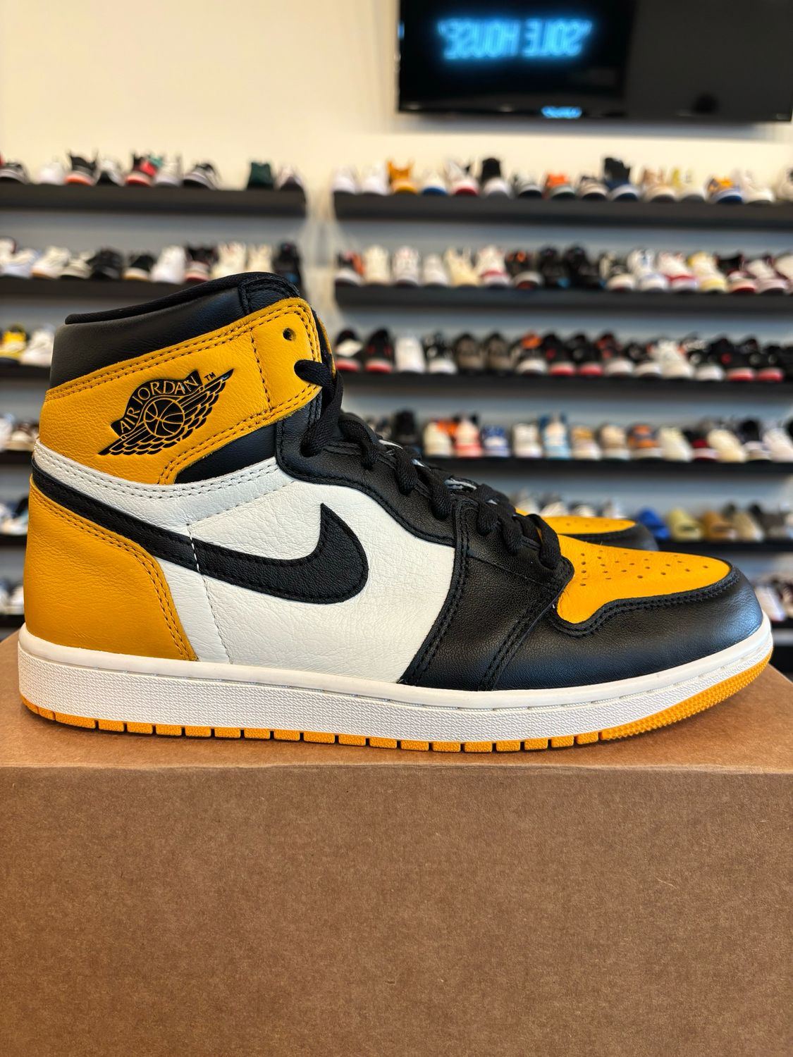 Jordan 1 Taxi Size 10 Pre-Owned (No Box)