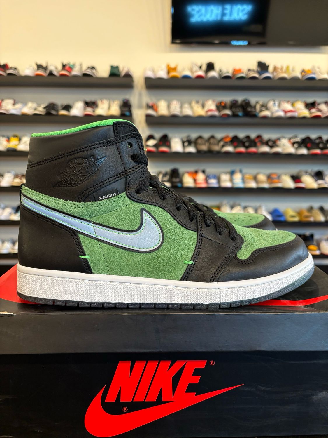 Jordan 1 Zen Green Comfort Size 10.5 Pre-Owned