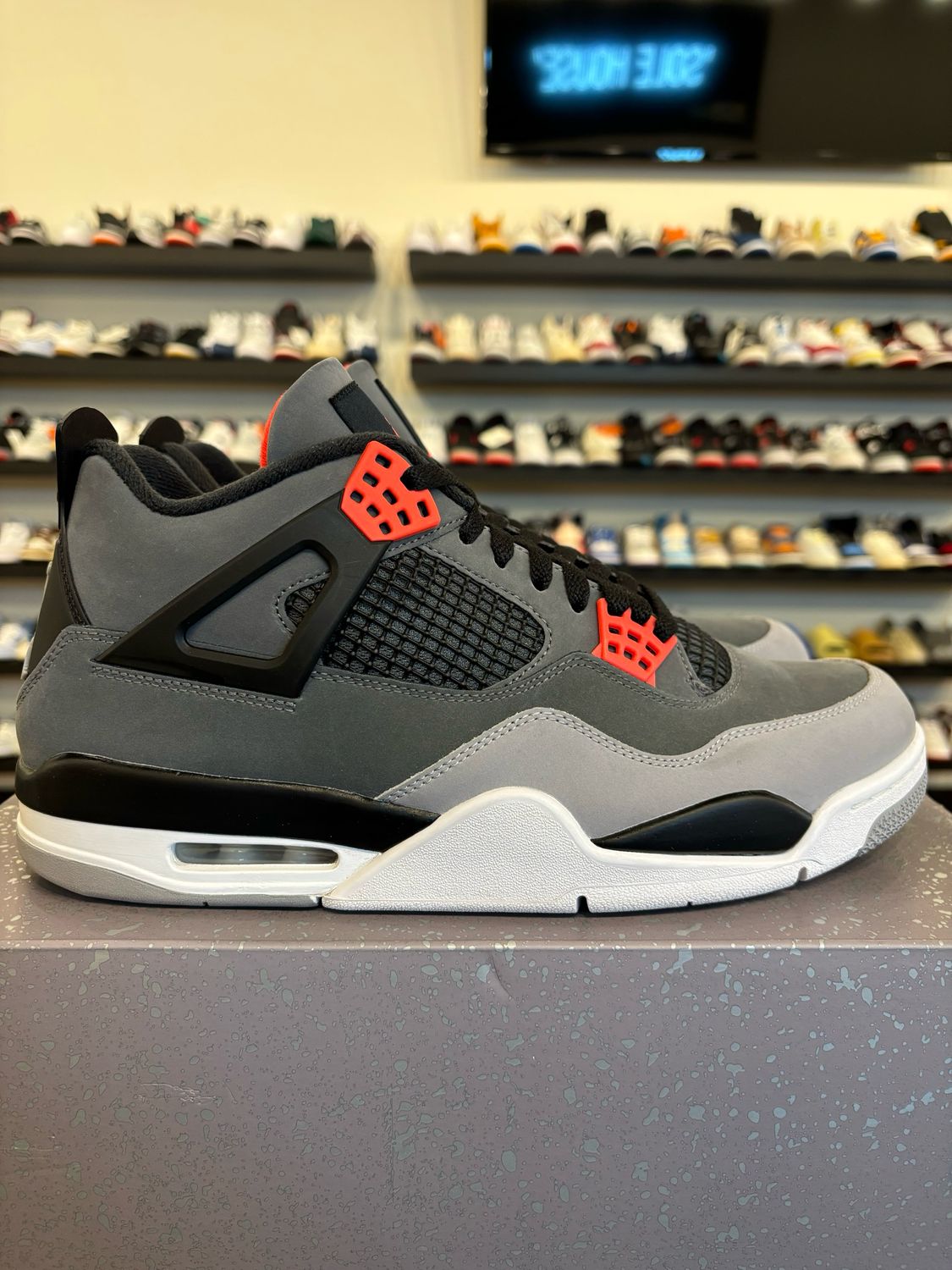 Jordan 4 Infrared Size 11 Pre-Owned