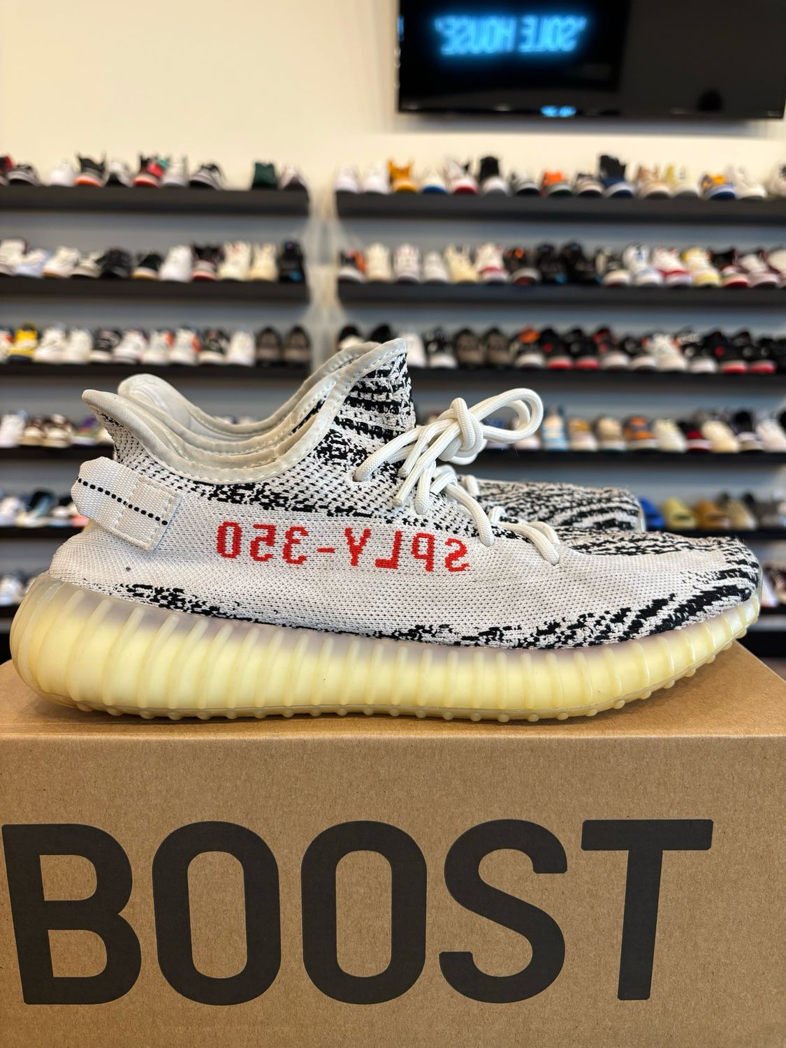Yeezy 350 V2 Zebra Size 10.5 Pre-Owned