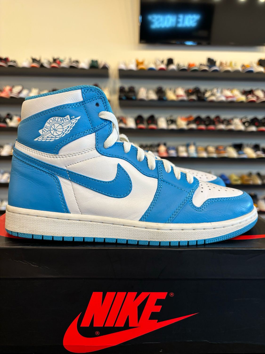 Jordan 1 UNC 2015 Size 8 Pre-Owned