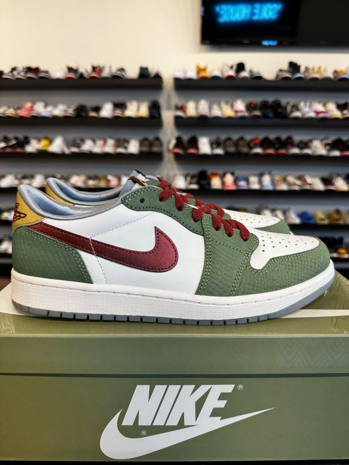 Jordan 1 Low Year Of The Snake Size 10 Pre-Owned