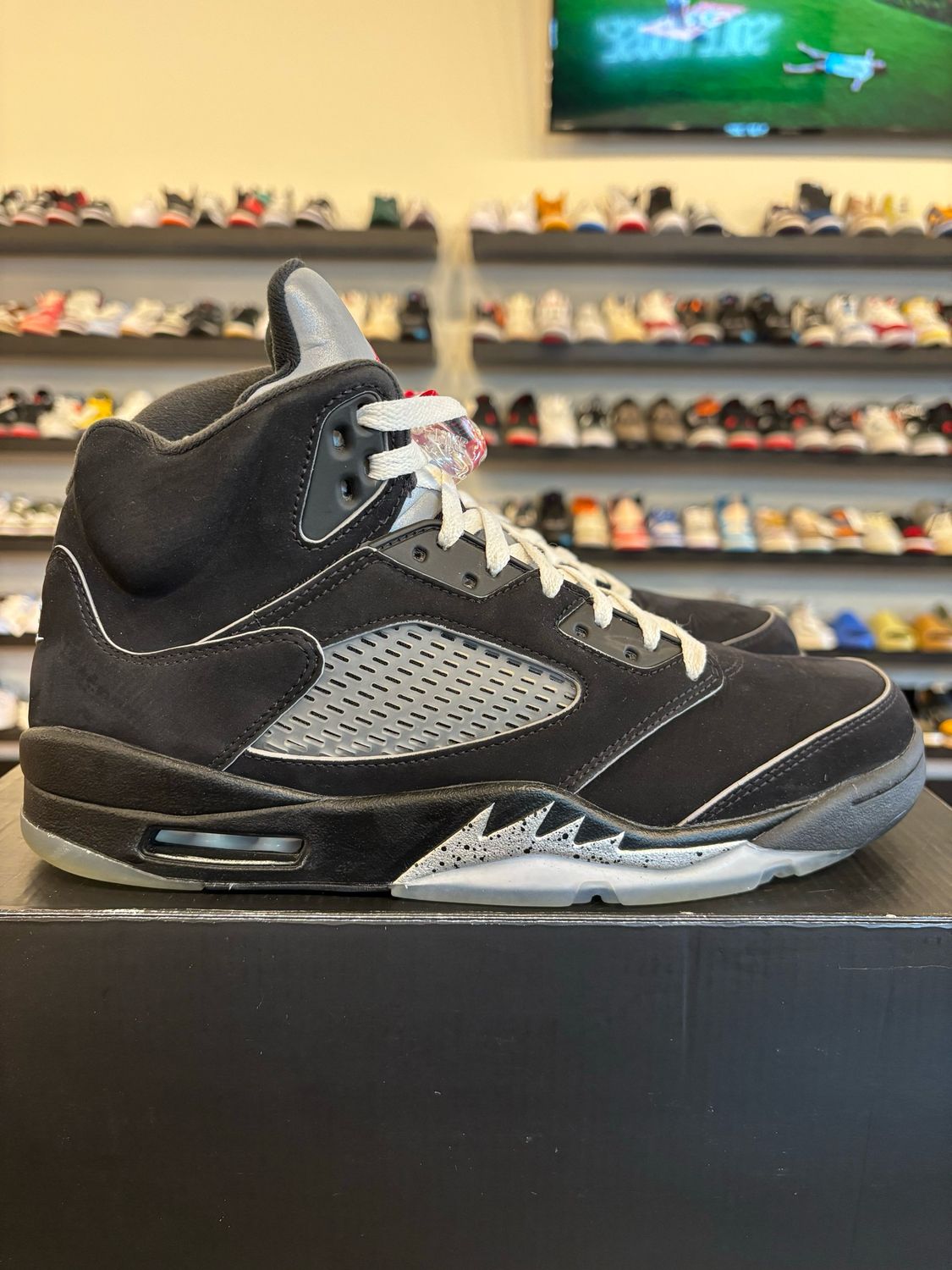 Jordan 5 Reimagined Black Metallic Size 10 Pre-Owned