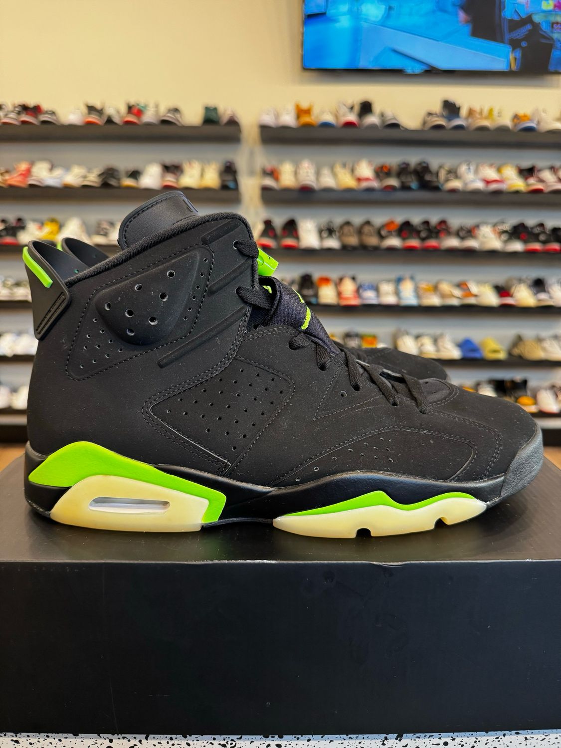 Jordan 6 Electric Green Size 11 Pre-Owned