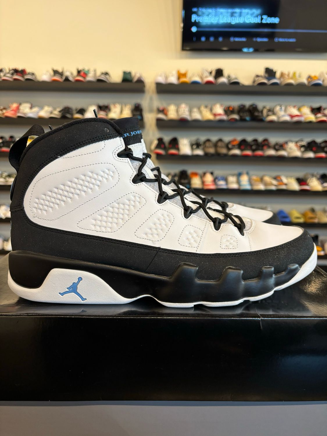 Jordan 9 University Blue Size 13 Pre-Owned