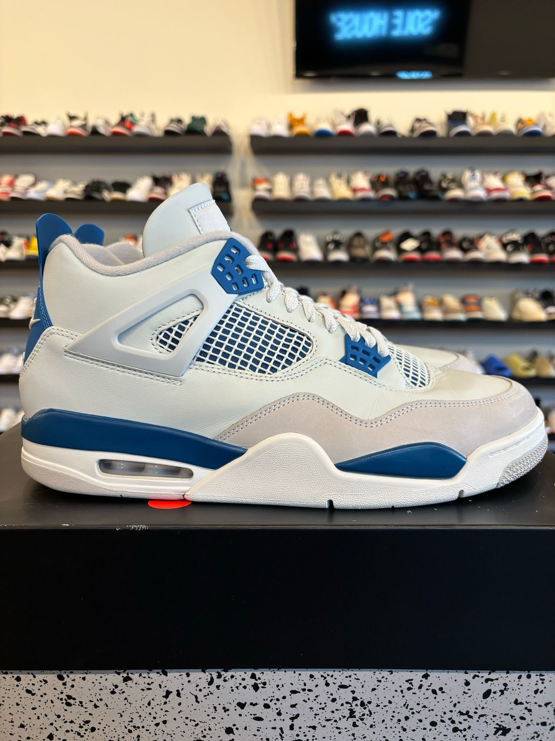 Jordan 4 Military Blue Size 12 Pre-Owned