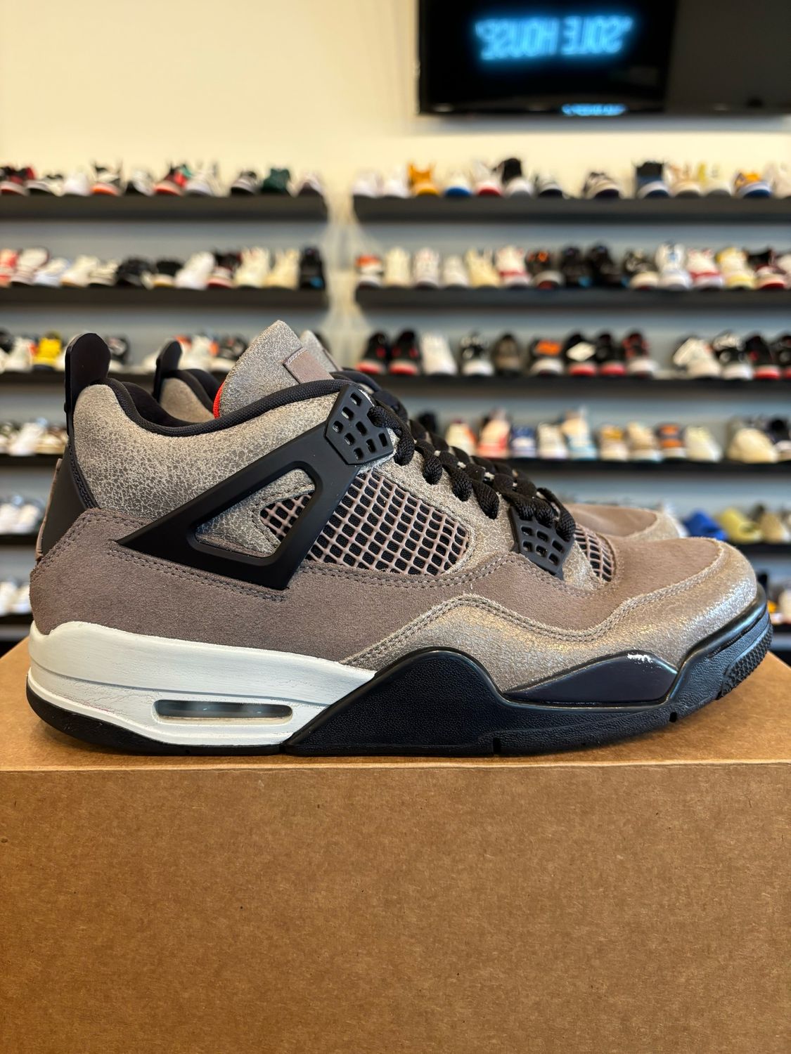 Jordan 4 Taupe Haze Size 9.5 Pre-Owned (No Box)