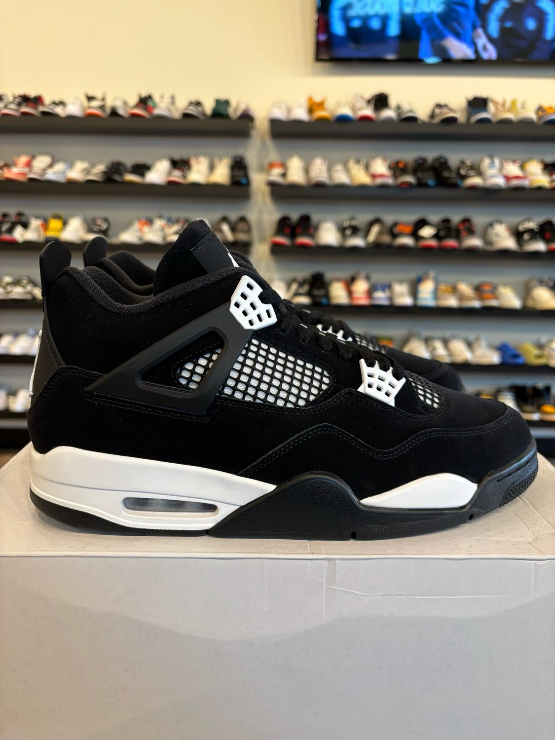 Jordan 4 White Thunder Size 11.5 Brand New
