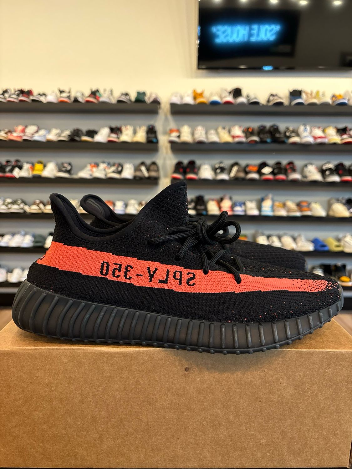 Yeezy 350 V2 Core Red Size 13 Pre-Owned (No Box)
