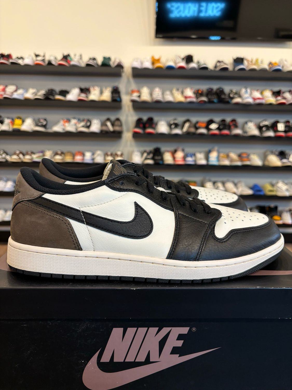 Jordan 1 Low Mocha Size 12 Pre-Owned