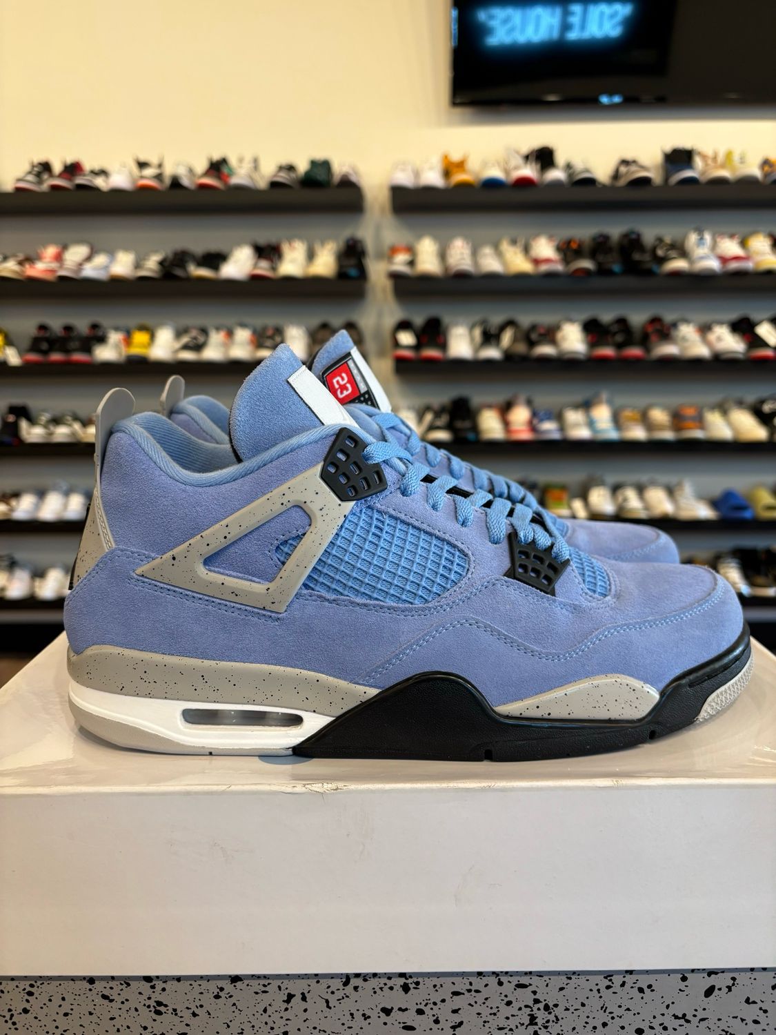 Jordan 4 University Blue Size 11.5 Pre-Owned