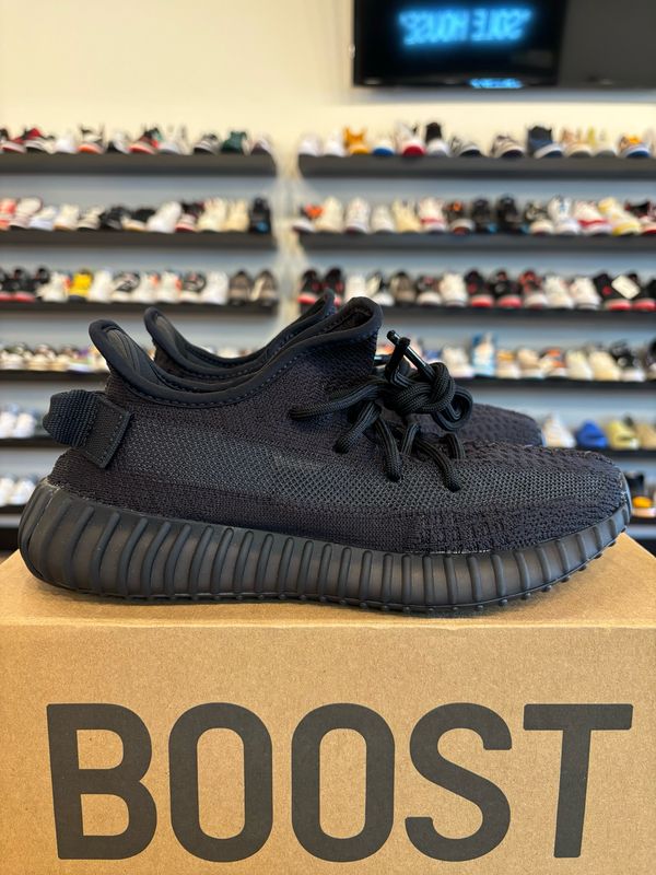 Yeezy 350 V2 Onyx Size 5.5 (7W) Brand New