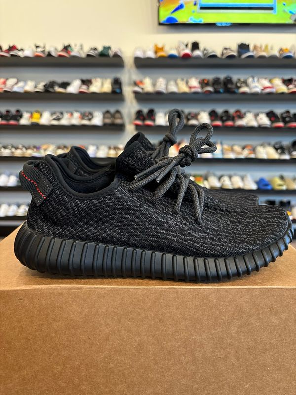 Yeezy 350 Pirate Black 2023 Size 9 Pre-Owned (No Box)