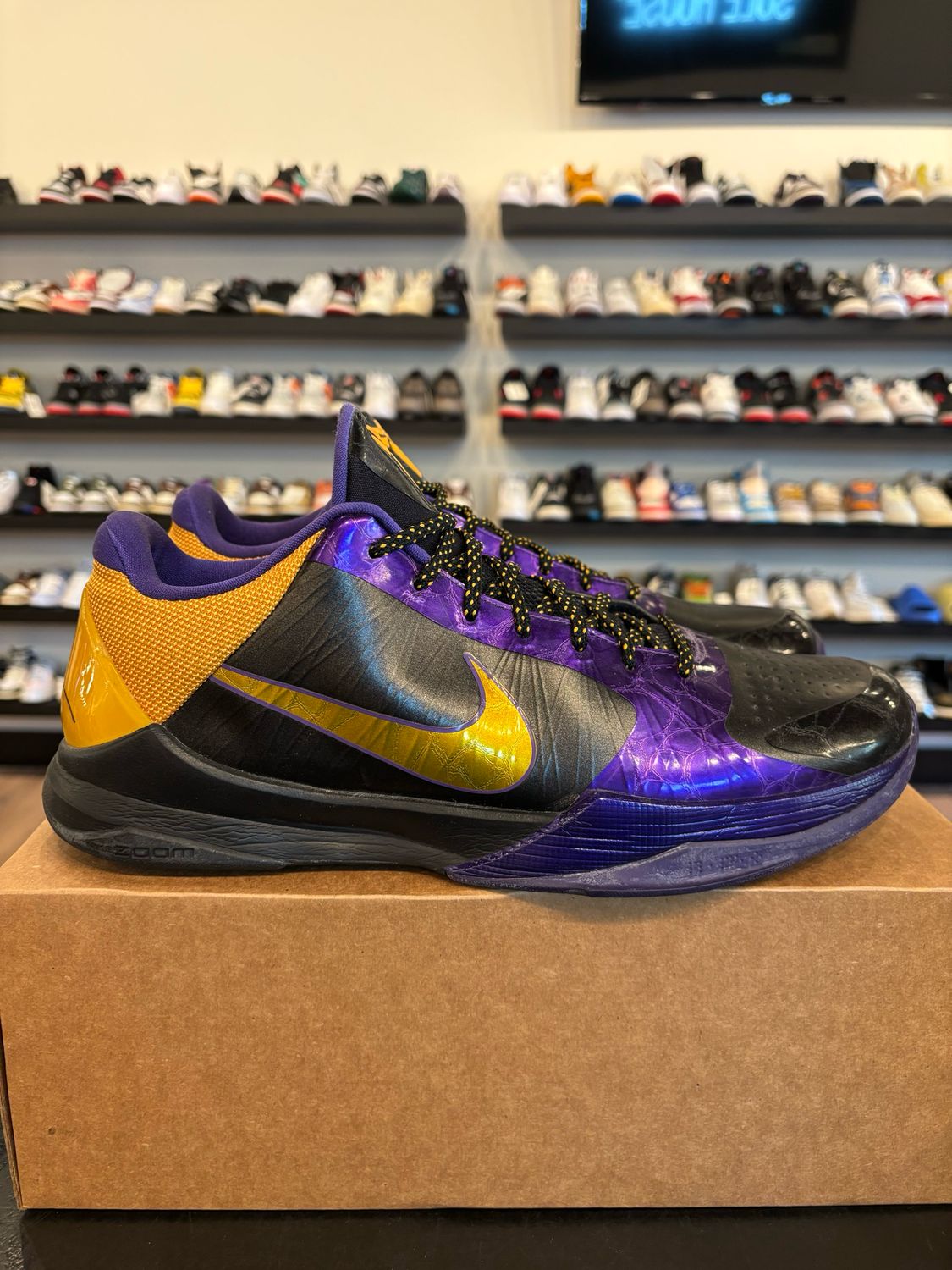 Nike Kobe 5 Lakers Away 2010 Size 13 Pre-Owned