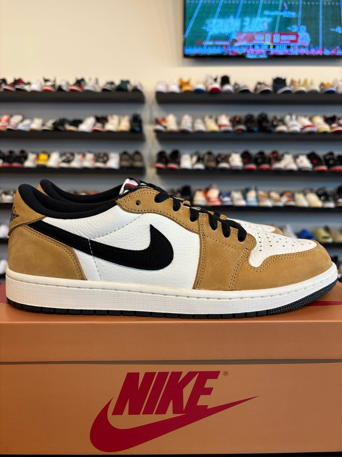 Jordan 1 Low Rookie Of The Year Size 11.5 Pre-Owned