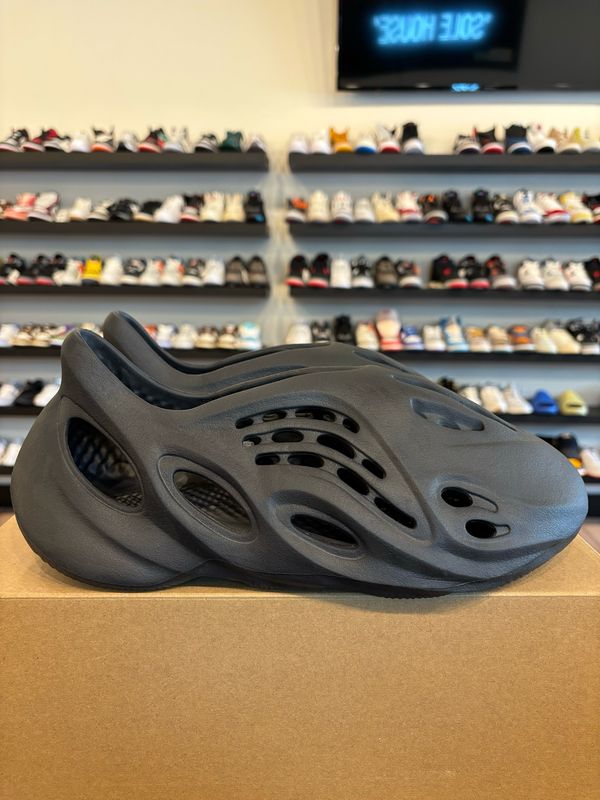 Yeezy Foam Rnnr Onyx Size 11 Pre-Owned
