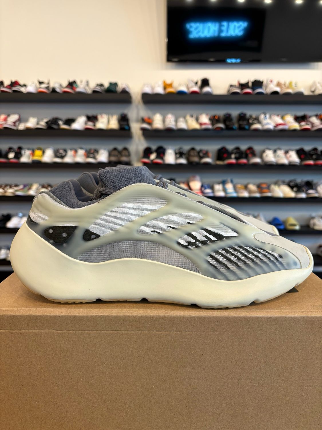 Yeezy 700 V3 Salt Fade Size 12.5 Pre-Owned