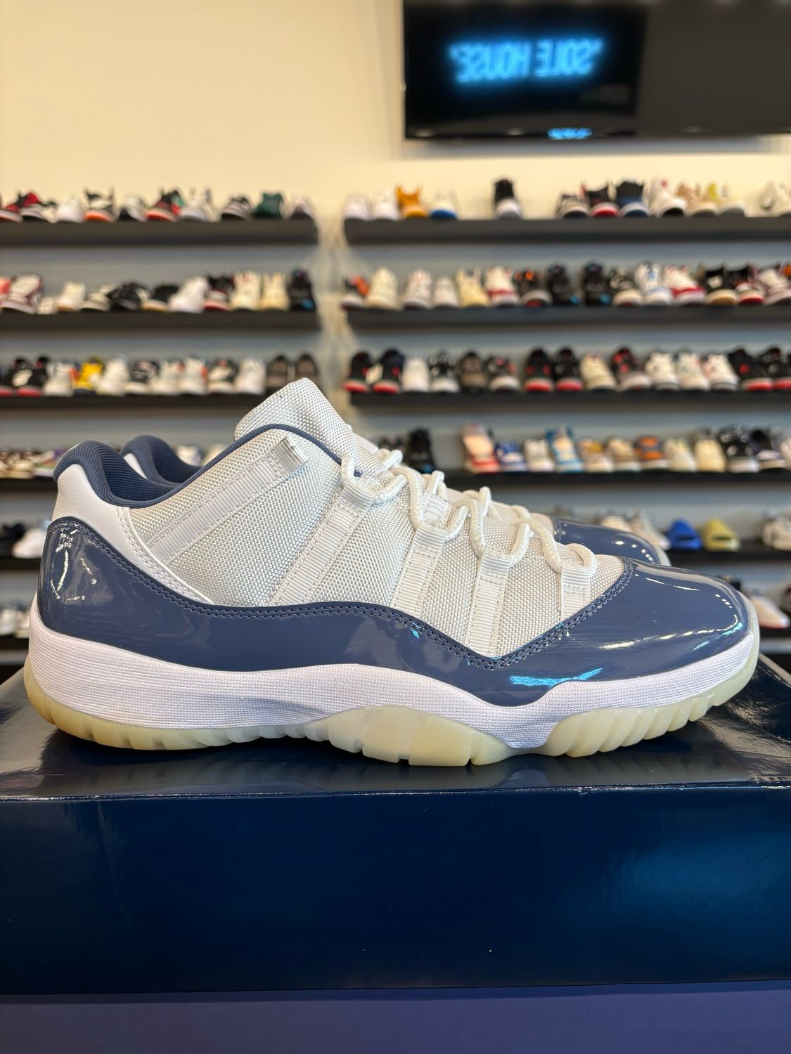 Jordan 11 Low Diffused Blue Size 12 Pre-Owned