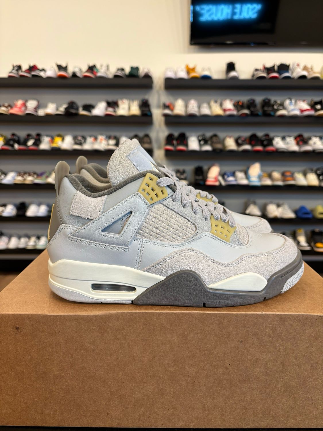 Jordan 4 Craft Photon Dust Size 7 (8.5W) Pre-Owned (No Box)