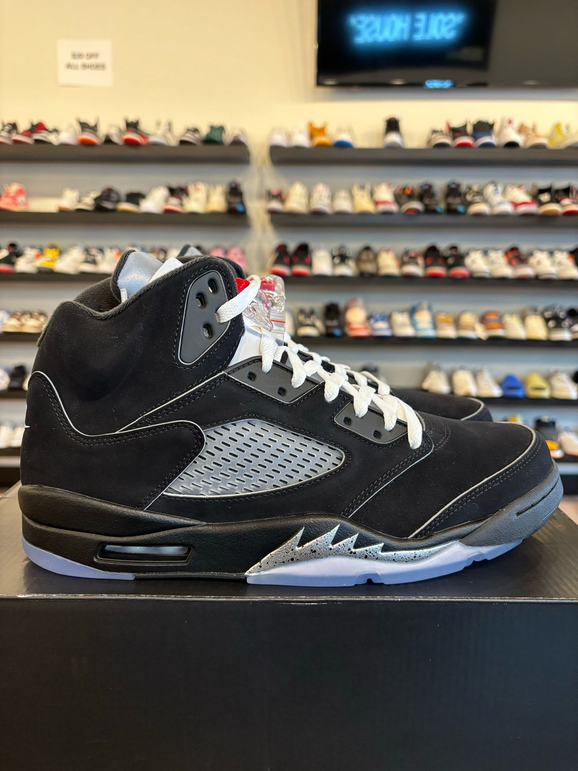 Jordan 5 Reimagined Black Metallic Size 11.5 Brand New