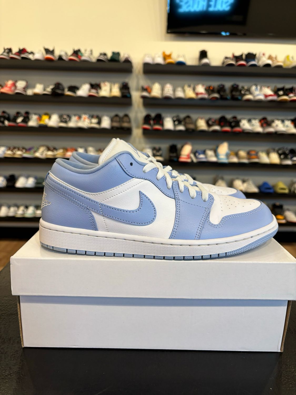 Jordan 1 Low Aluminum Size 8.5 (10W) Pre-Owned