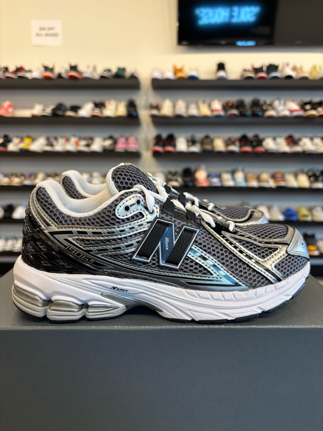 New Balance 1906R Black Gold Size 5.5Y (7W) Brand New