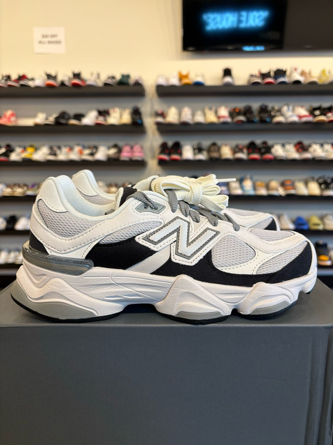 New Balance 9060 White Black Size 5.5Y (7W) Brand New