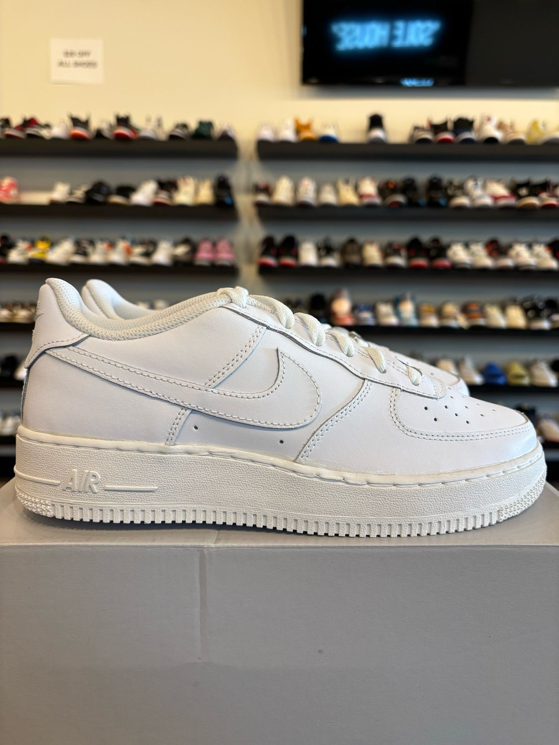Nike Air Force 1 LE Triple White Size 7Y (8.5W) Brand New