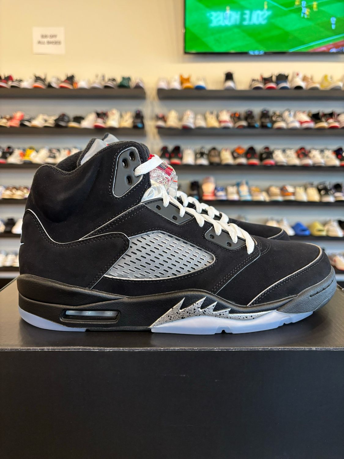 Jordan 5 Reimagined Black Metallic Size 10.5 Brand New