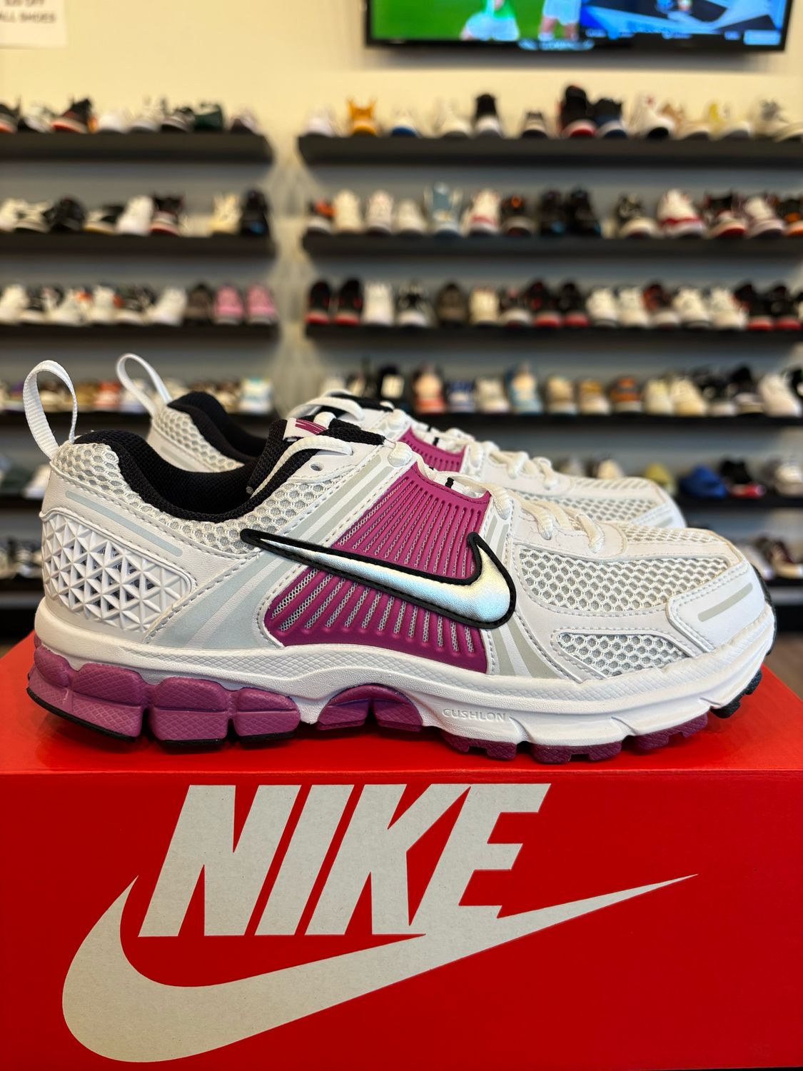 Nike Vomero 5 Fuchsia Size 5Y (6.5W) Brand New