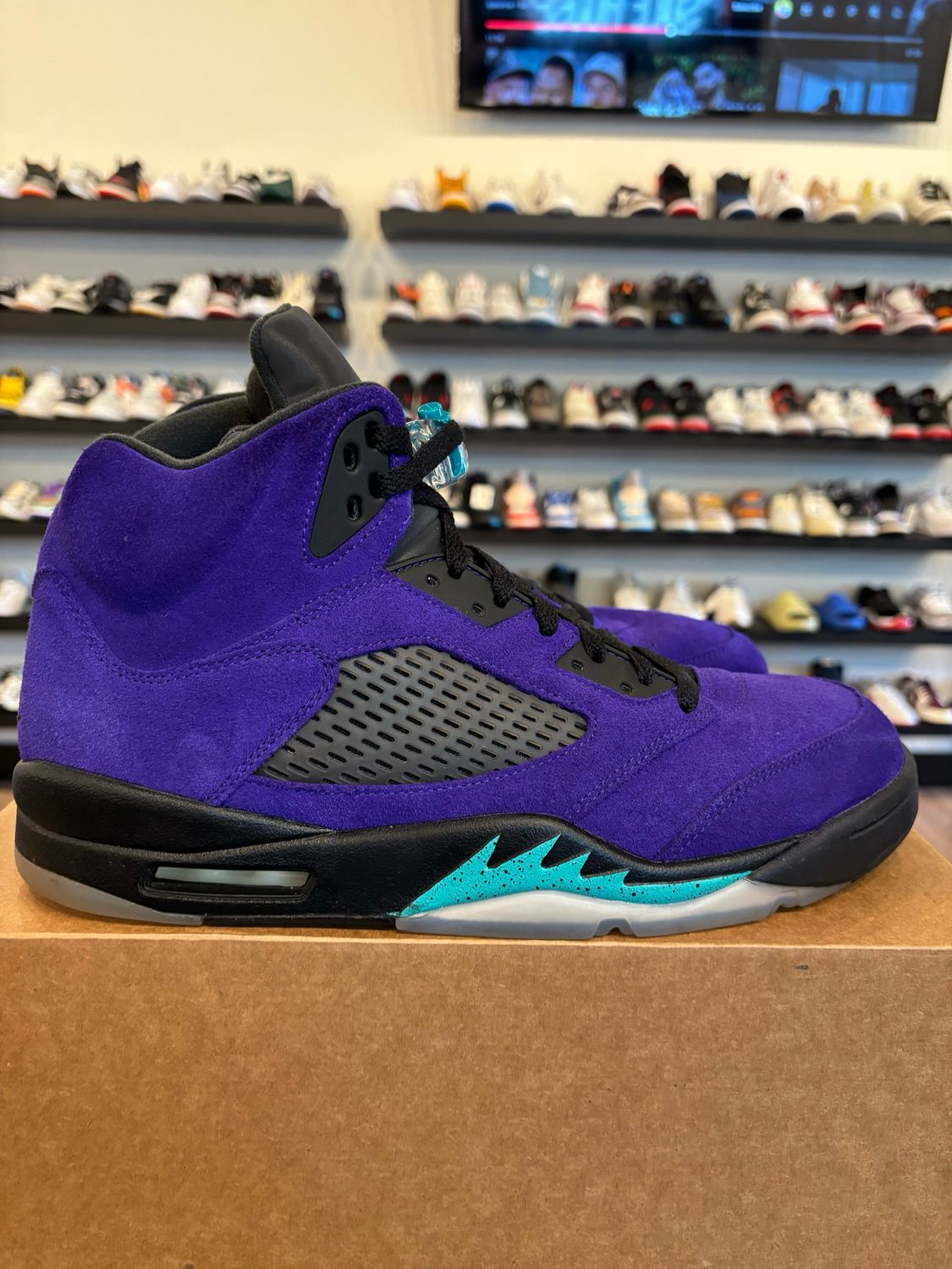 Jordan 5 Alternate Grape Size 12 Pre-Owned (No Box)