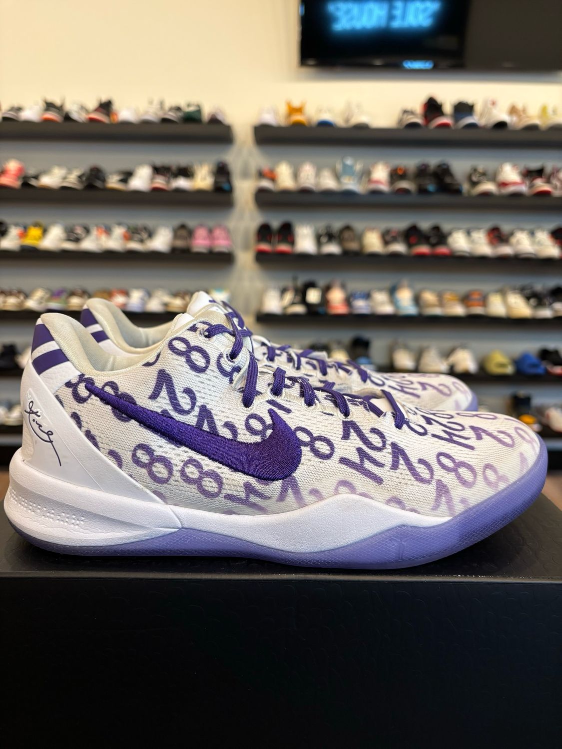 Nike Kobe 8 Court Purple Size 6Y (7.5W) Pre-Owned