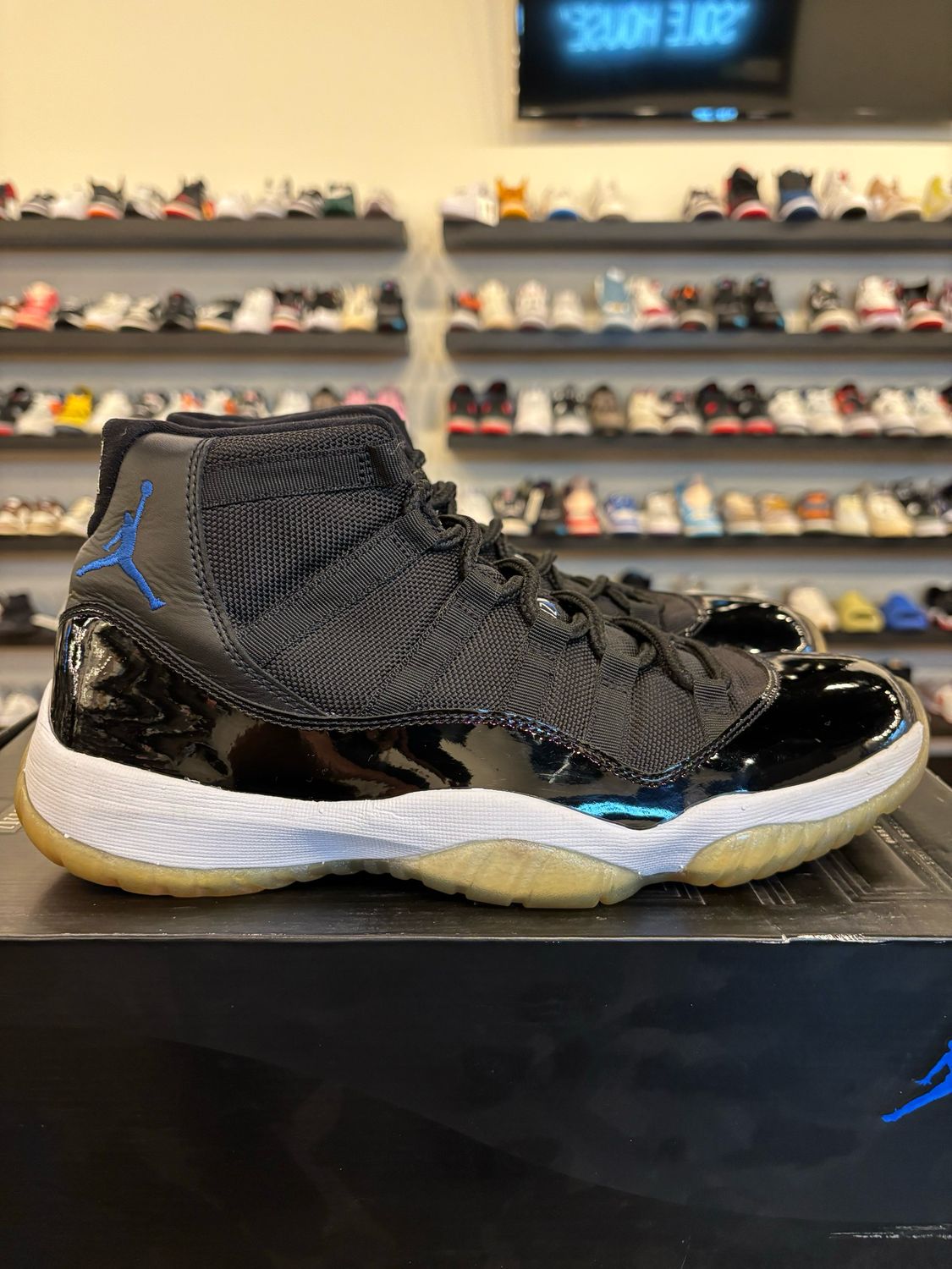 Jordan 11 Space Jam (2009) Size 9.5 Pre-Owned