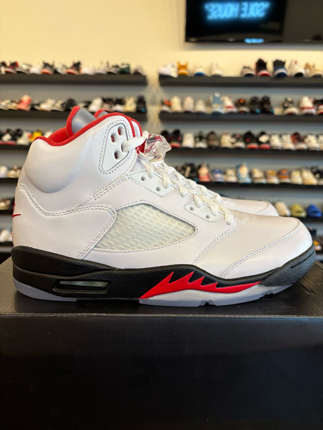 Jordan 5 Fire Red 2020 Size 9.5 Brand New