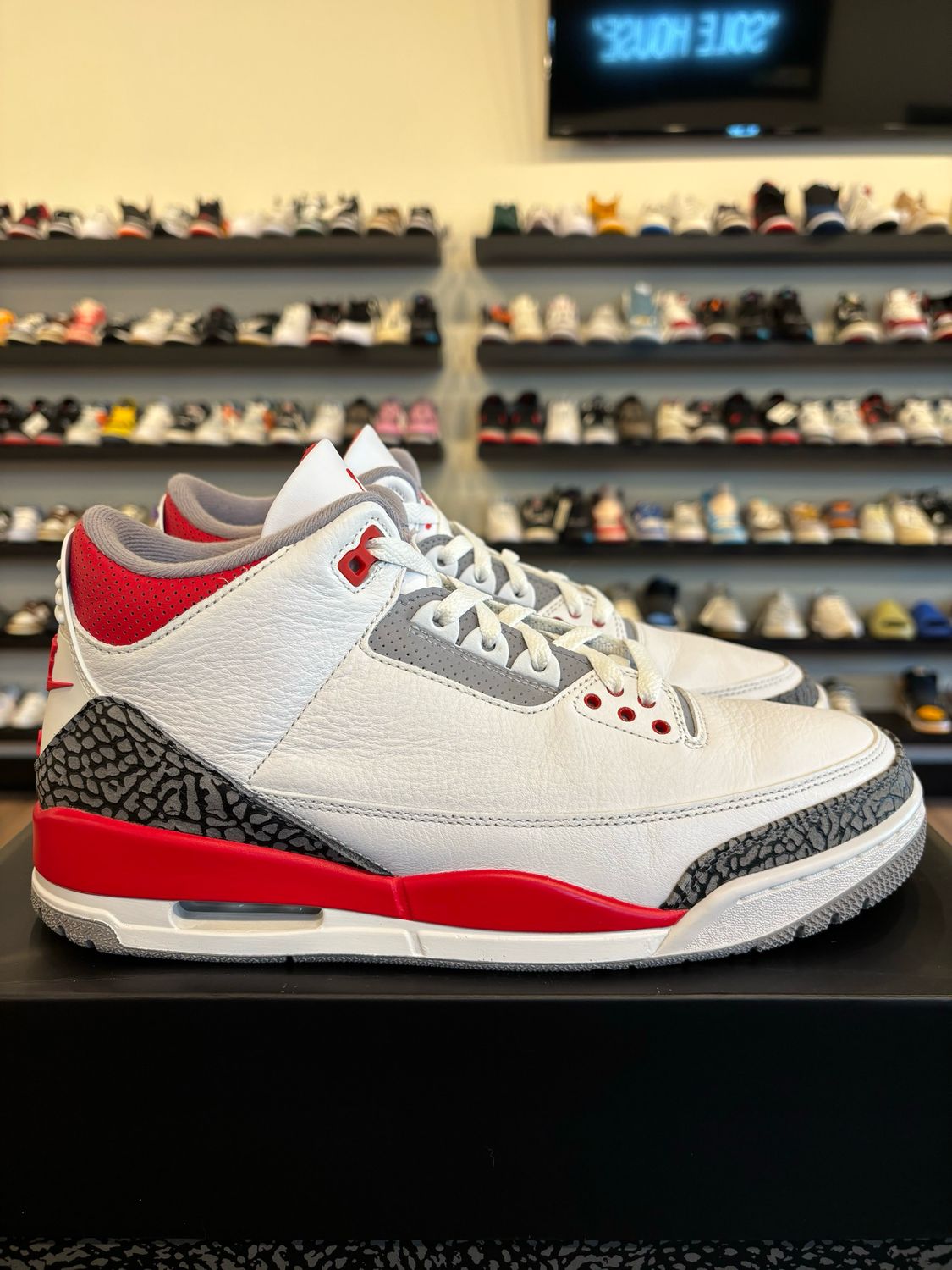 Jordan 3 Fire Red 2022 Size 11 Pre-Owned