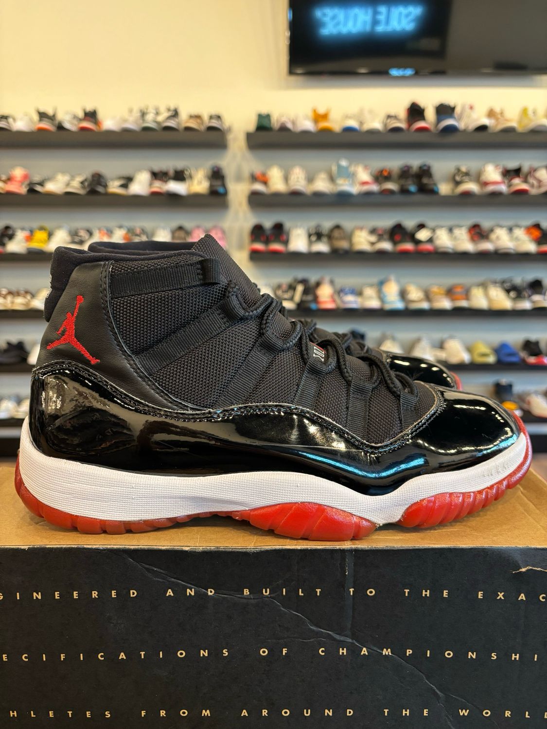 Jordan 11 Bred 2019 Size 10.5 Pre-Owned