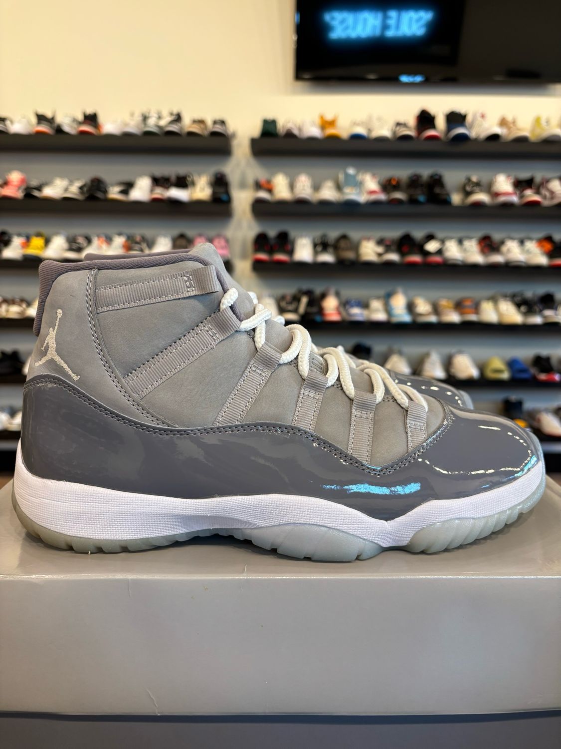 Jordan 11 Cool Grey 2021 Size 10.5 Pre-Owned