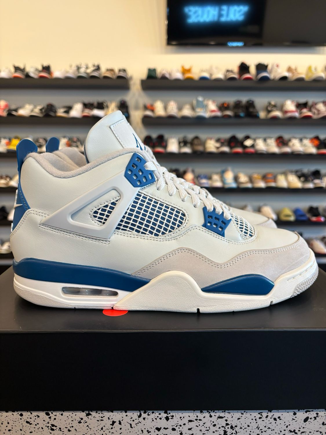 Jordan 4 Military Blue 2024 Size 10.5 Pre-Owned