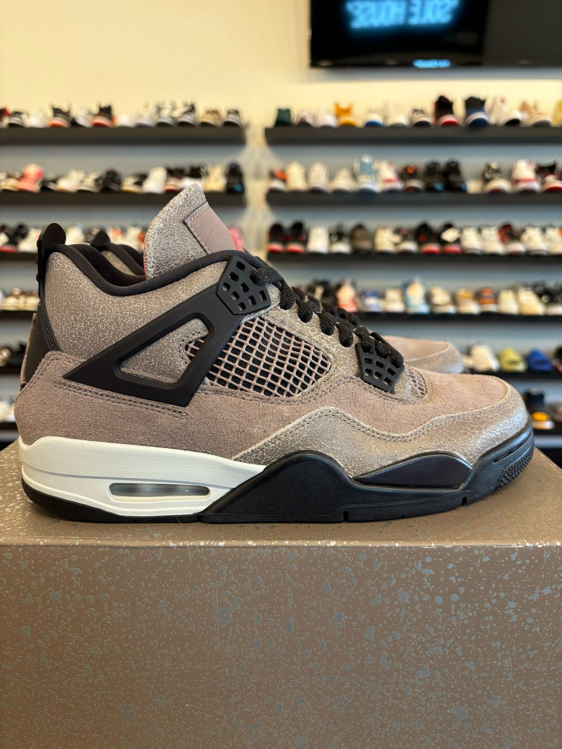 Jordan 4 Taupe Haze Size 8 Pre-Owned