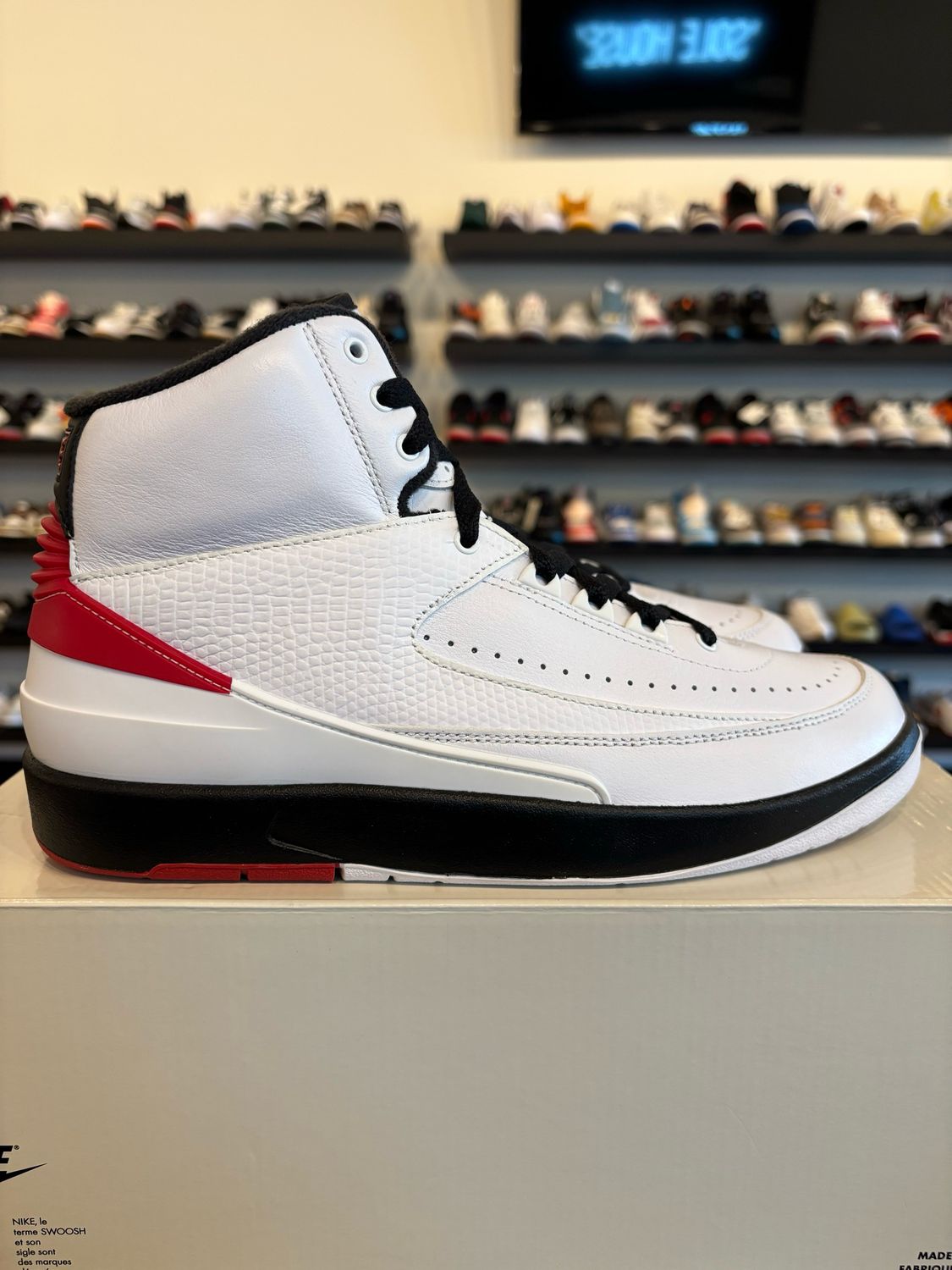 Jordan 2 Chicago 2022 Size 8.5 Pre-Owned