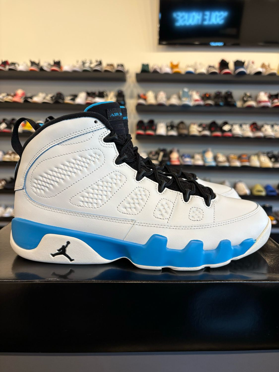 Jordan 9 Powder Blue Size 10.5 Pre-Owned