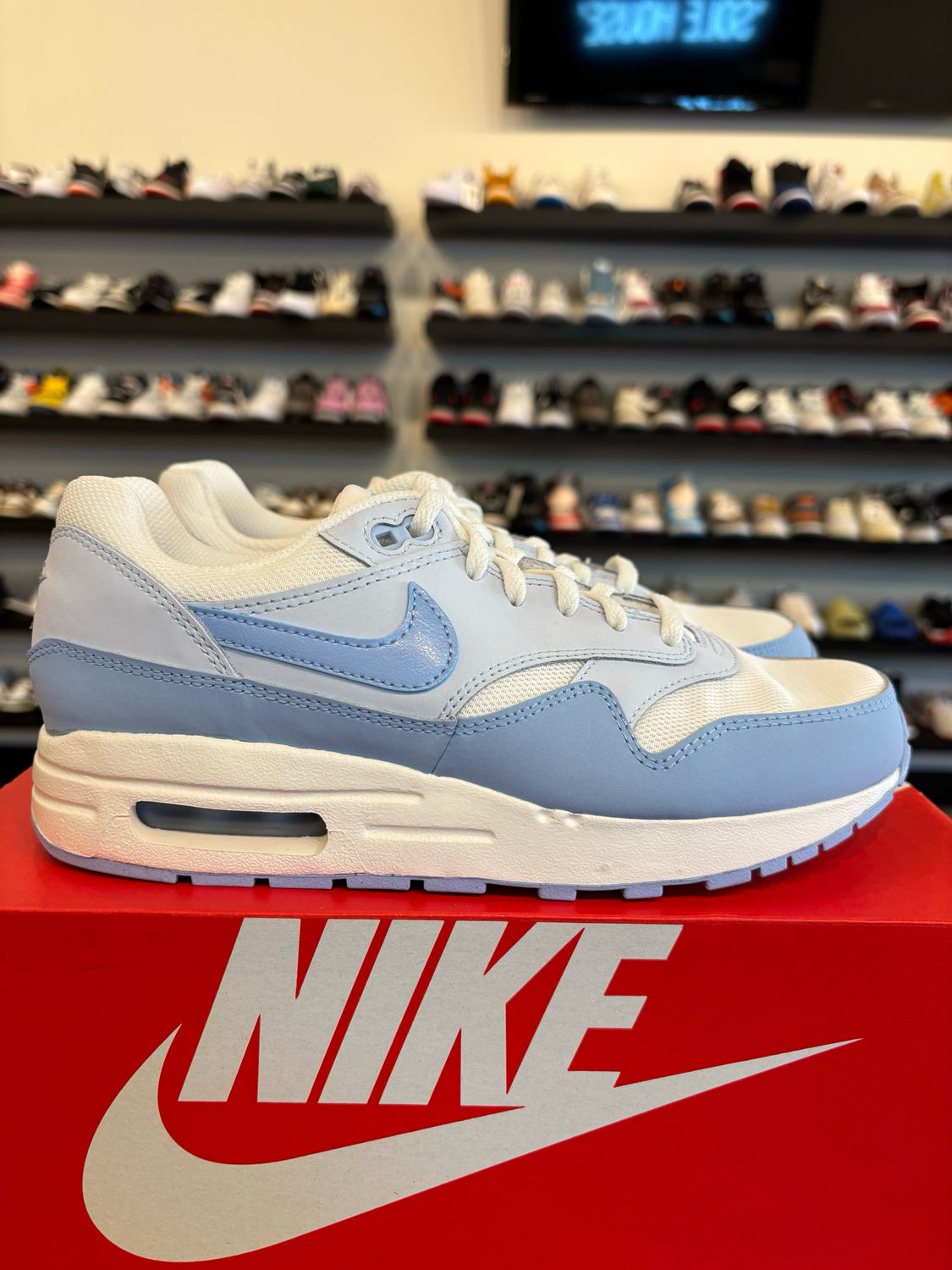 Nike Air Max 1 Ice Blue Size 6Y (7.5W) Brand New