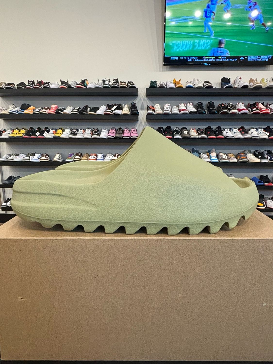 Yeezy Slide Resin Size 9 Brand New