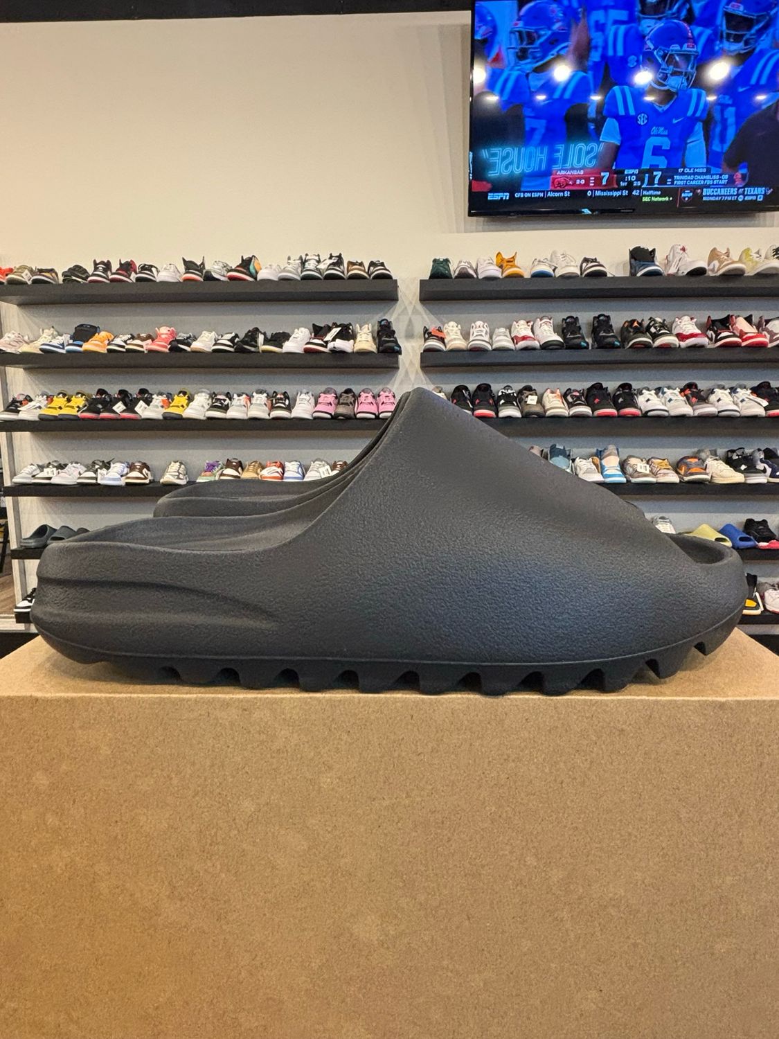 Yeezy Slide Onyx Size 9 Brand New